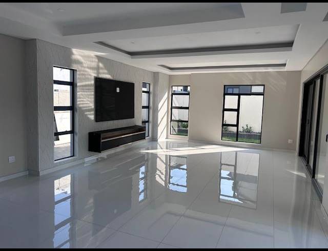 5 BEDROOM HOUSE FOR SALE IN SIX FOUNTAINS RESIDENTIAL ESTATE